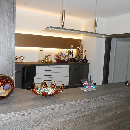 Отель Weisse Elster Цайц