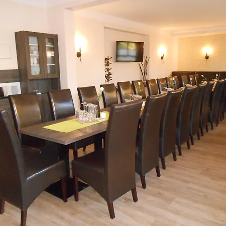 Weisse Elster Отель Цайц