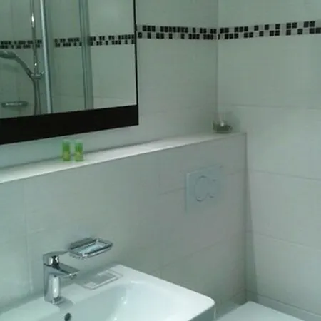 Weisse Elster Отель Цайц