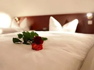 Отель Weisse Elster Цайц