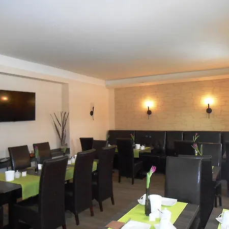 Weisse Elster Отель Цайц